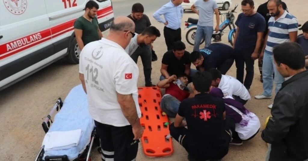 Karamanda Otomobille Motosiklet Çarpıştı: 1 Yaralı
