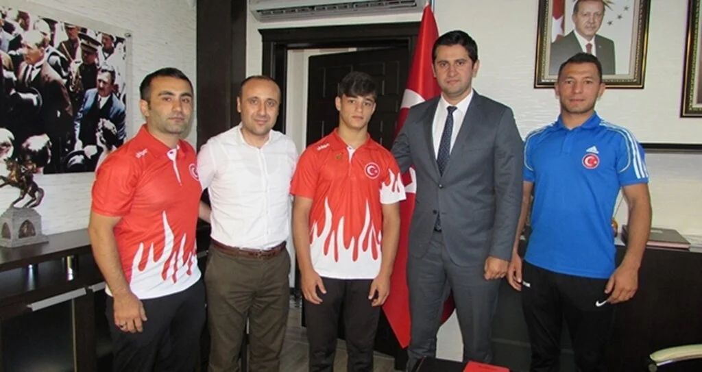 KAYMAKAM ŞENAY ÖDÜLLENDİRDİ