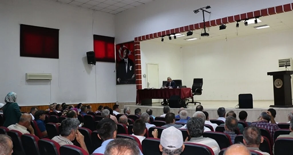 Kaymakam Yıldırım  vatandaşları dinledi