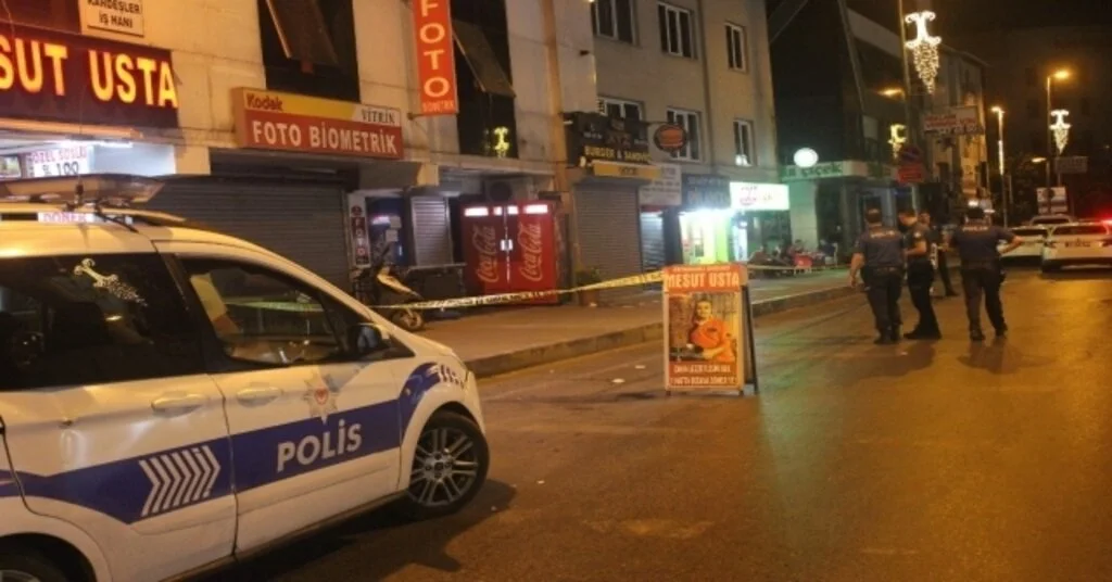 Kimliği Belirsiz Kişilerce Otomobilden Açılan Ateş Sonucu 2 Kişi Yaralandı