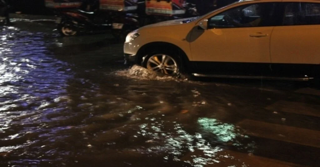 Kırklarelide Yağmur Sokakları Göle Çevirdi