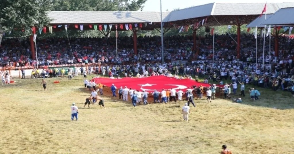 Kırkpınarda Dev Türk Bayrağı Açıldı