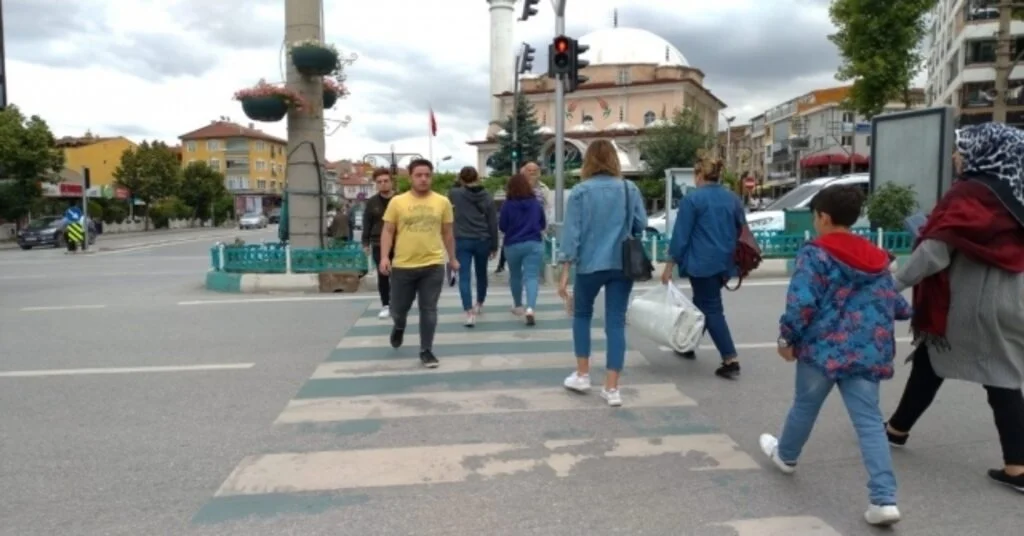 Kırmızı Işıkta Geçen Yayalara Ceza