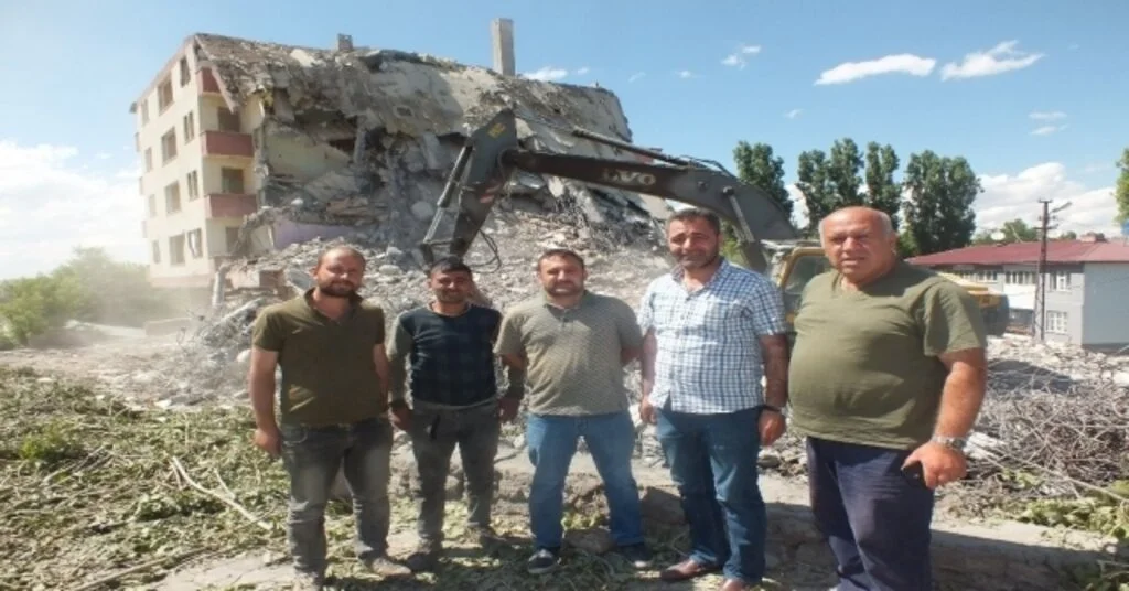 Kızılayın Emektar Binası Yıktırıldı