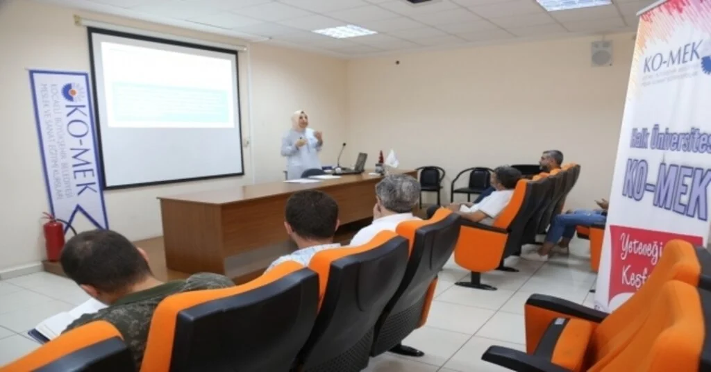 Ko-Mekten Kogaceye Sosyal Medya Eğitimi