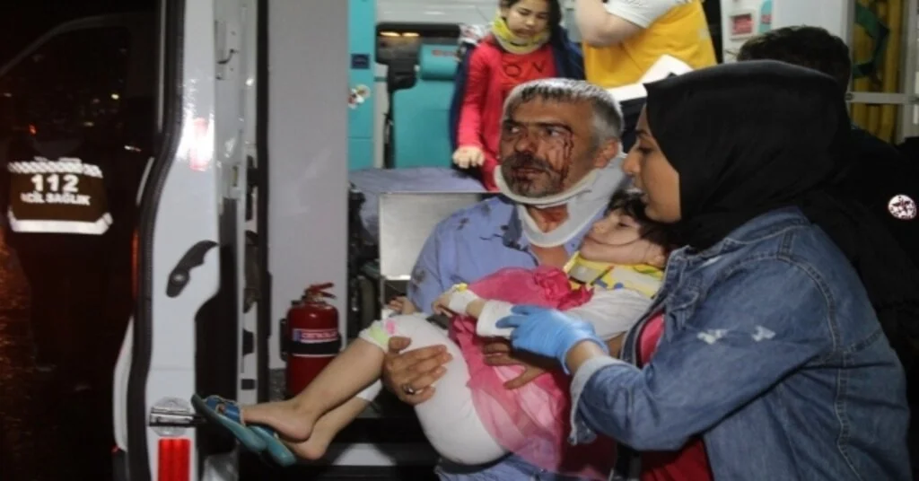 Kocaelide 2 Otomobil Kafa Kafaya Çarpıştı: 2Si Çocuk 5 Yaralı