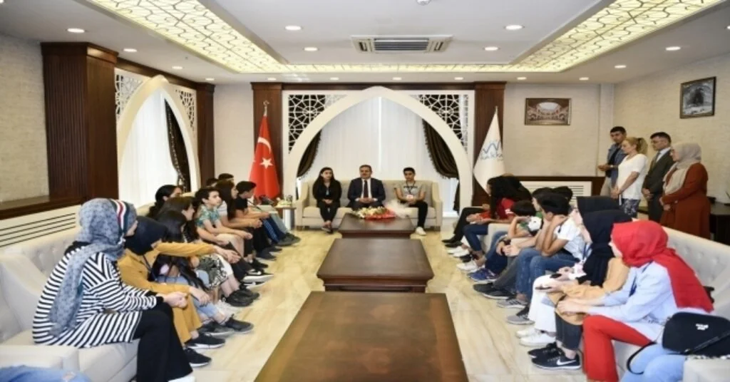 Kocaeliden Gelen Örencilerden Vali Akbyıka Ziyaret