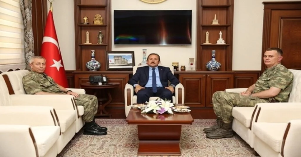Komutanlardan Vali Ali Hamza Pehlivana Ziyaret