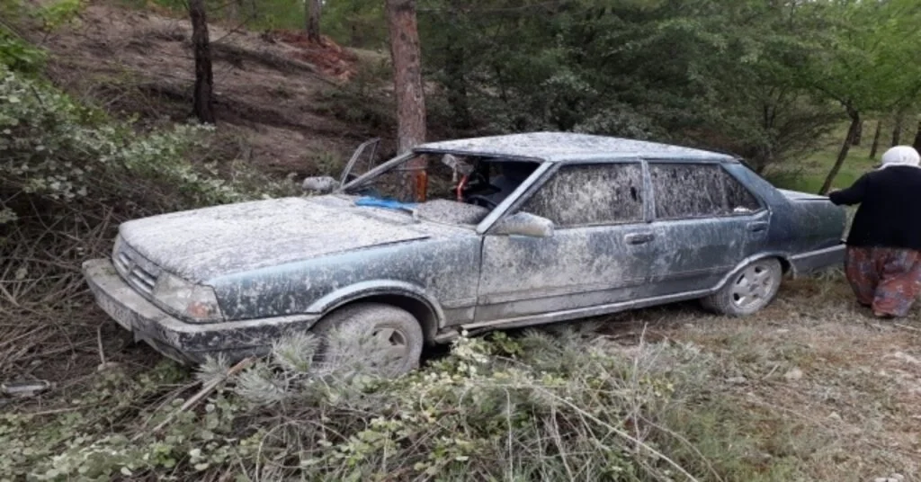 Kontrolden Çıkan Otomobil Dere Yatağına Düştü