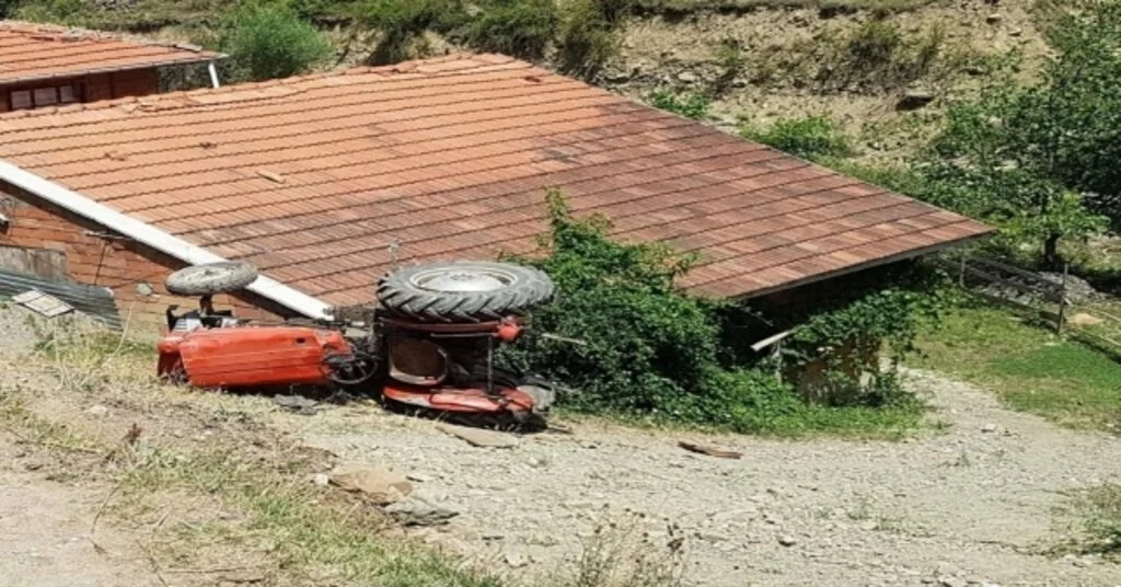 Kontrolden Çıkan Traktör Şarampole Yuvarlandı