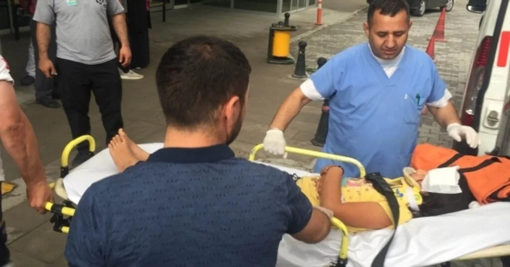 Konyada Kamyonetle Otomobil Çarpıştı: 8 Yaralı