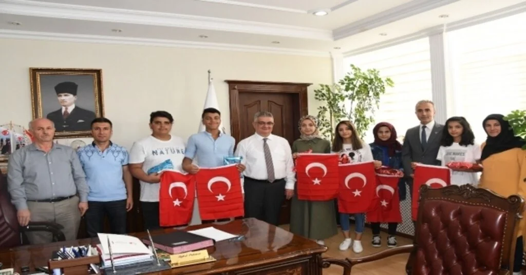Koruma Altındaki Çocuklar  15 Temmuzu Resim Ve Şiirle Anlattı