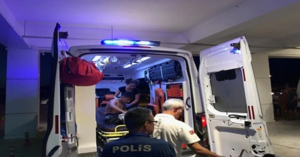 Kuşadasında Boğulma Tehlikesi Geçiren İki Genci Kurtarmak İçin Herkes Seferber Oldu