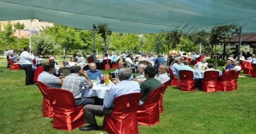 Lise Arkadaşları Yıllar Sonra Bir Araya Geldi