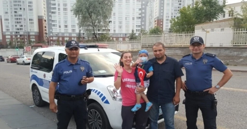 Lösemili Minik Urala Polis Amcalarından Moral Ziyareti