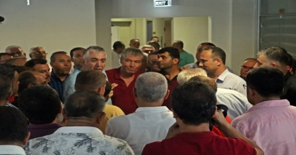 Maaş Alamayan Ulaşım Esnafı Büyükşehir Belediyesine Yürüdü