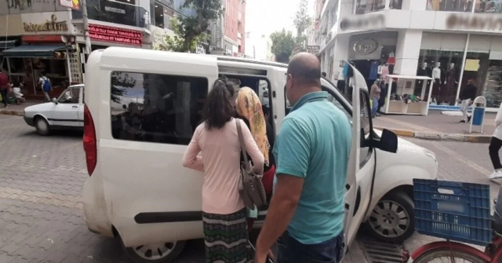 Mağazadan Kıyafet Çalan 2 Kadın Yakalandı