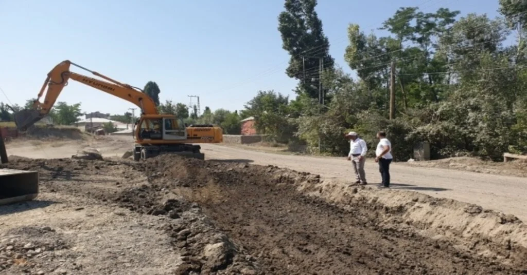 Malazgirt´te Yeni Yol Açma Çalışmaları Devam Ediyor
