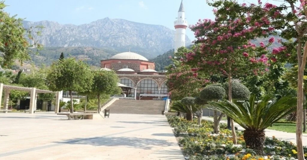 Manisa Çiçek Bahçesine Döndü
