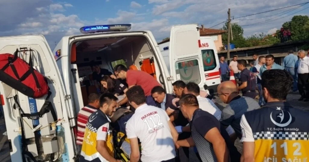 Manisada Tır İle Otomobil Çarpıştı: 1 Ölü, 2 Ağır Yaralı