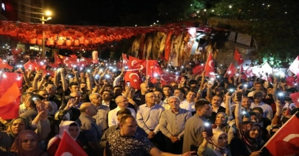 Mardinde 15 Temmuz Anma Etkinliğine Yüzlerce Vatandaş Katıldı