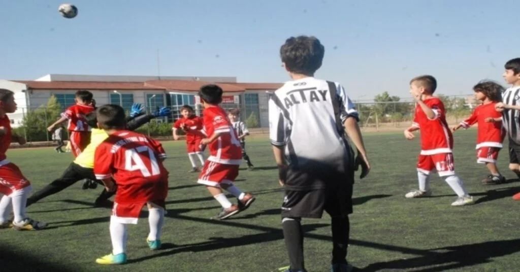Mardindeki Futbol Okulları Arasında Kardeşlik Turnuvası Düzenlendi