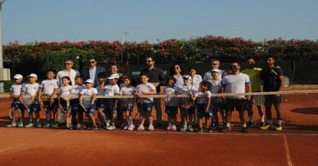 Metik Ve Mıpten, Sevgi Evlerinde Kalan Çocuklara Tenis Eğitimi