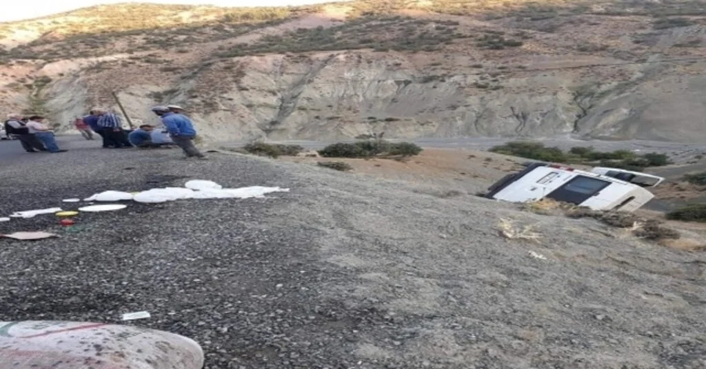 Minibüs Şarampole Yuvarlandı: 10 Yaralı