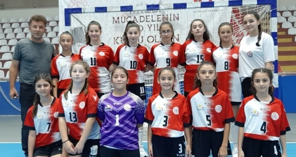MİNİK HENTBOLCULAR FİNALLERDE