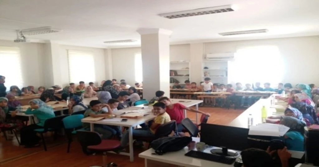 Minik Öğrenciler Yaz Tatilini Belediyenin Kurslarında Değerlendiriyor