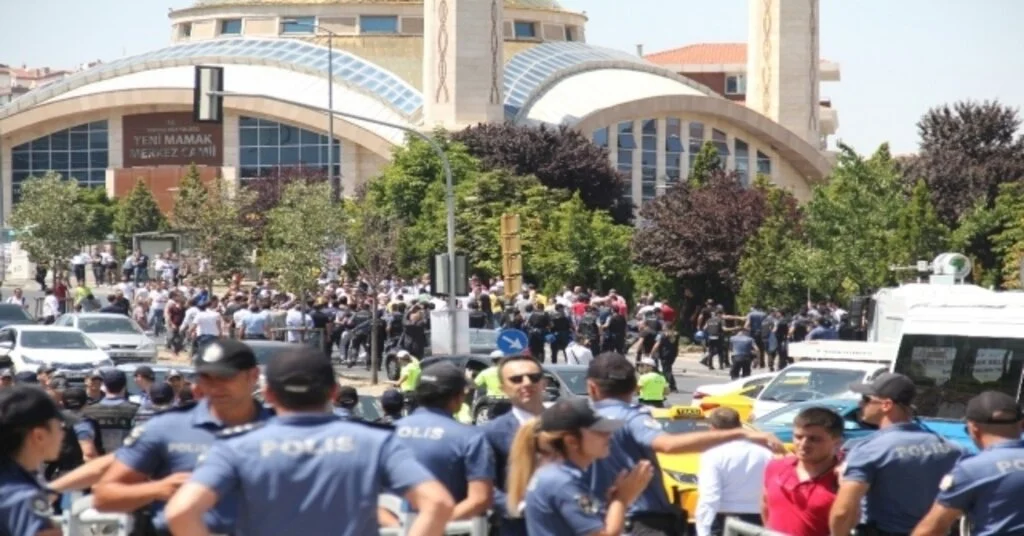 Mke Ankaragücünün Olağanüstü Genel Kurulu Öncesinde Biber Gazlı Müdahale