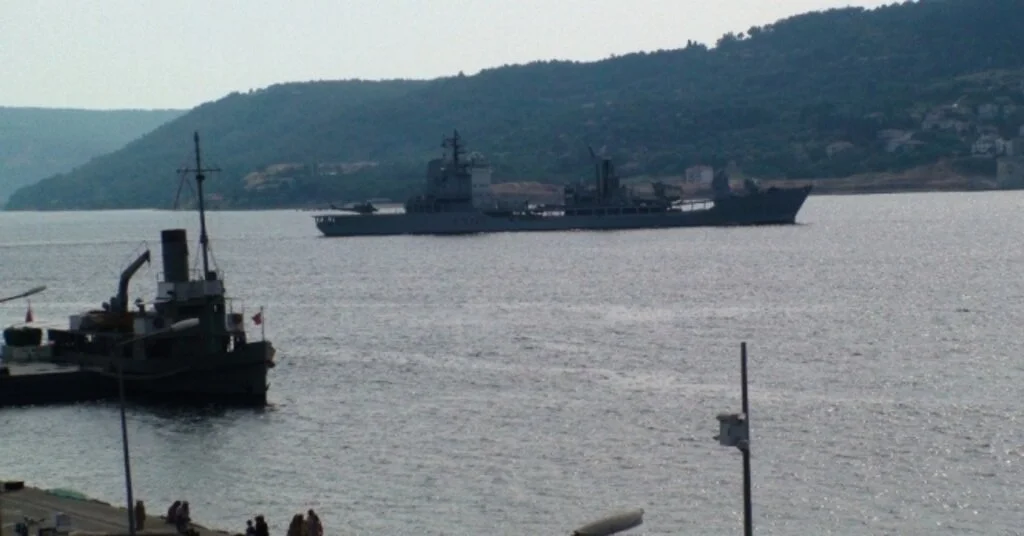 Natoya Bağlı Savaş Gemileri Çanakkale Boğazından Geçti