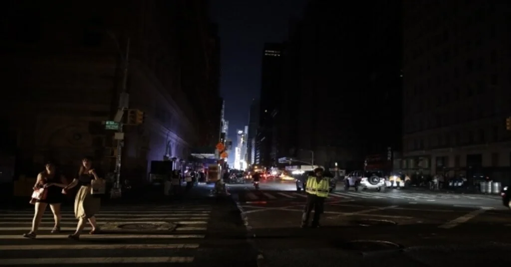 New York Karanlığa Gömüldü: 70 Bin Ev Ve İş Yeri 5 Saat Elektriksiz Kaldı