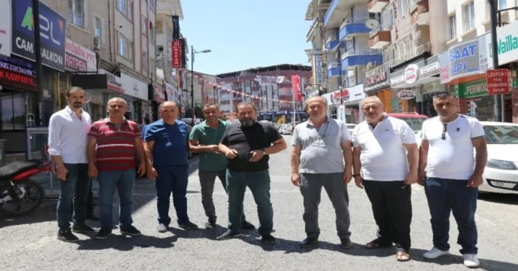 Niyazi Mısri Caddesi Esnafından Pazar Tepkisi