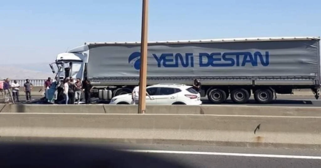 Nurdağında İki Tır Çarpıştı: 1 Yaralı