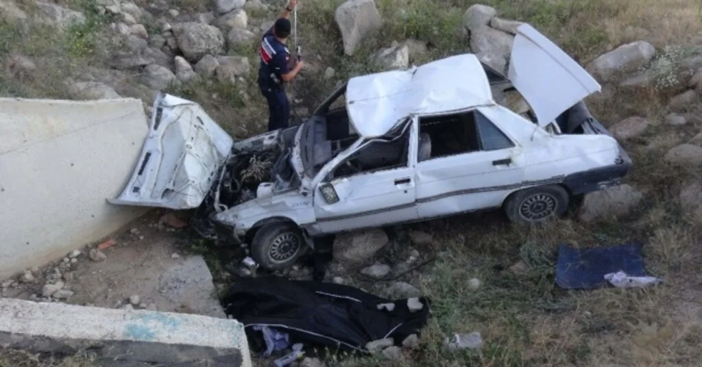 Otomobil 6 Metrelik Menfeze Uçtu: 1 Ölü