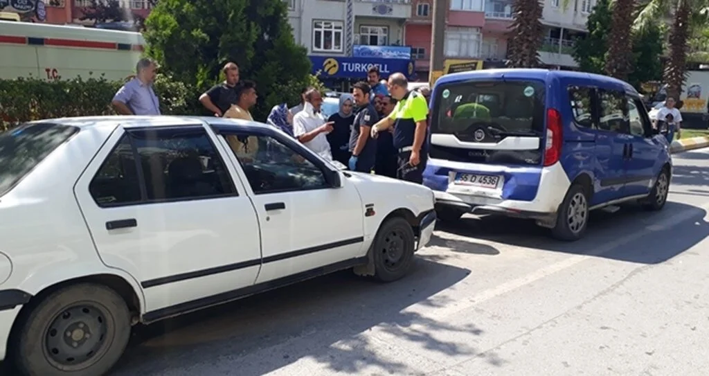 Otomobil ile dolmuş çarpıştı: 1 yaralı