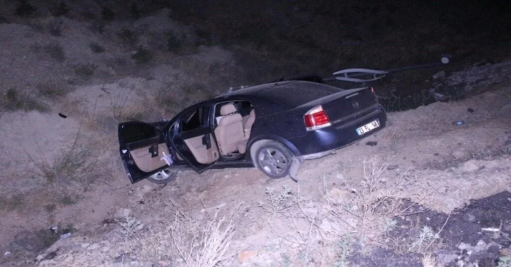 Otomobil Şarampole Uçtu: 2 Yaralı