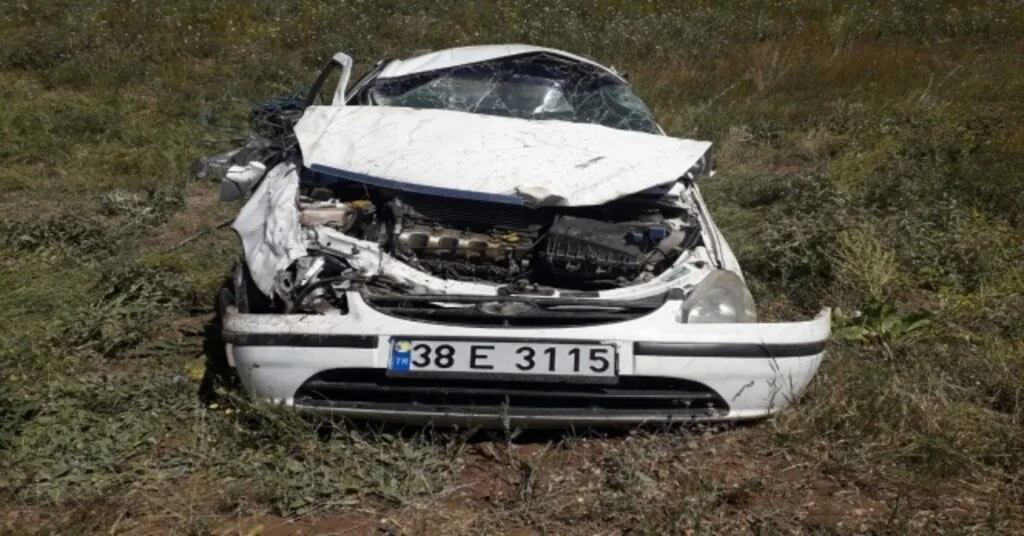 Otomobil Şarampole Uçtu: 7 Yaralı