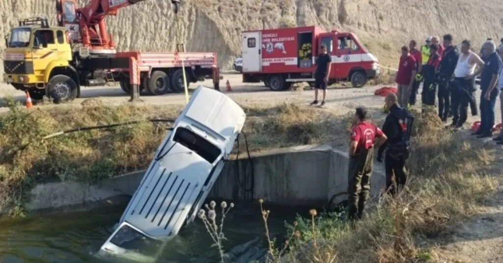 Otomobil Sulama Kanalına Uçtu: 2 Ölü