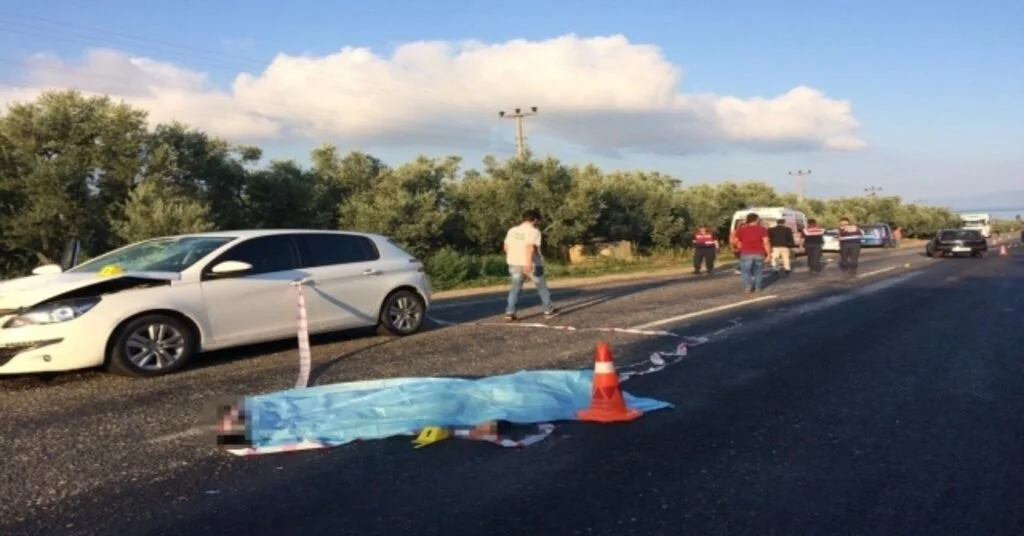 Otomobilin Altında Kalan Motosikletli Hayatını Kaybetti