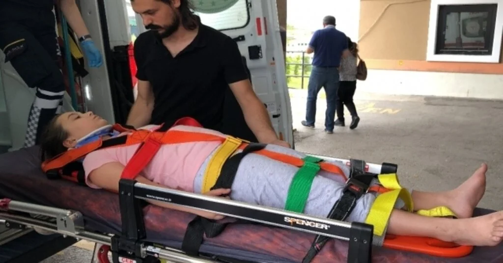 Oyun Oynarken Balkondan Düşen Çocuk Yaralandı
