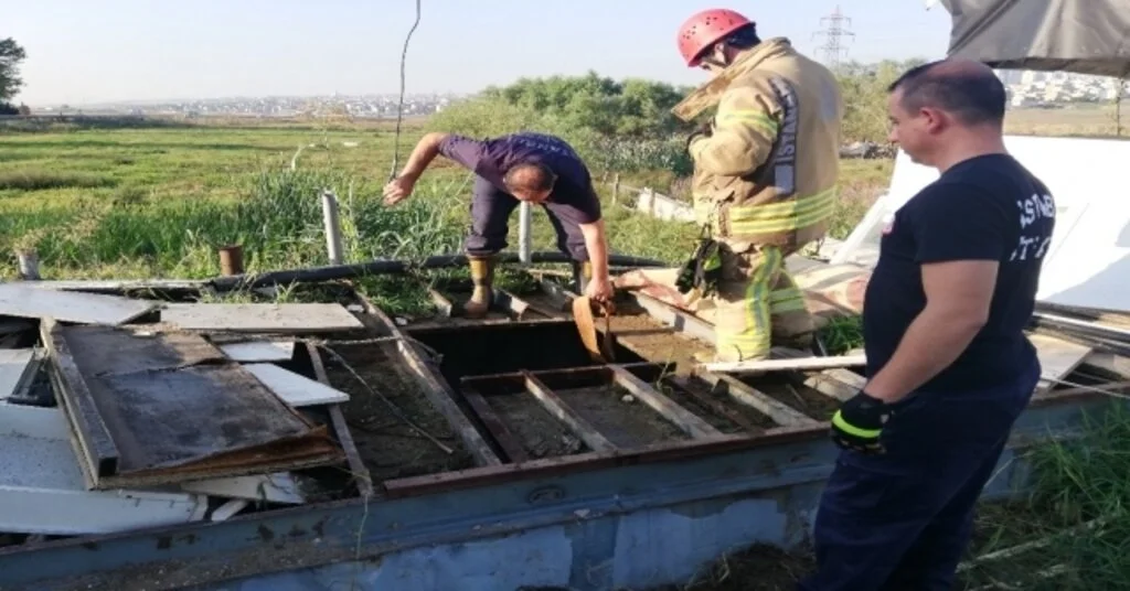 (Özel) Avcılarda Su Kuyusundan Kurbanlık Dana Kurtarma Operasyonu