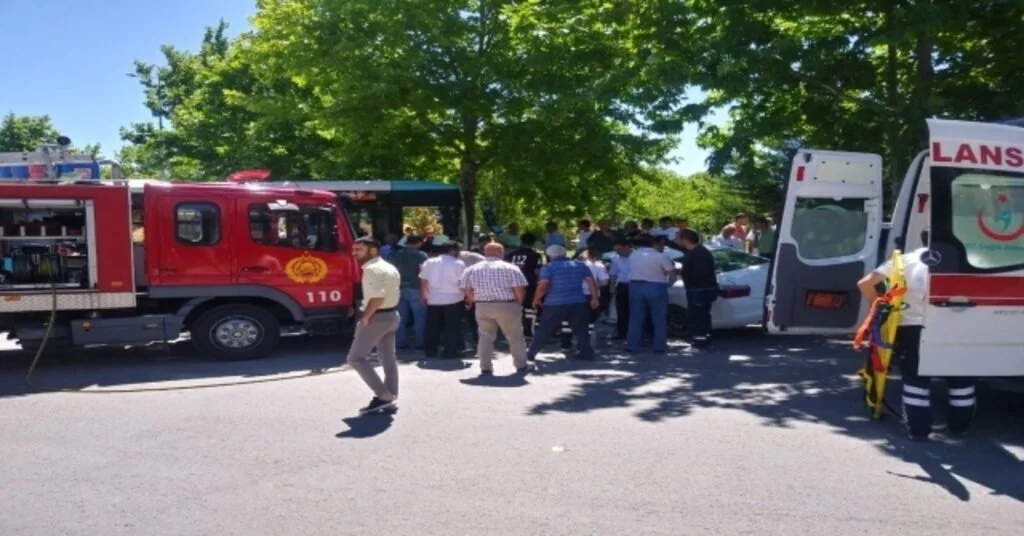 Özel Halk Otobüsü İle Otomobil Çarpıştı: 7 Yaralı