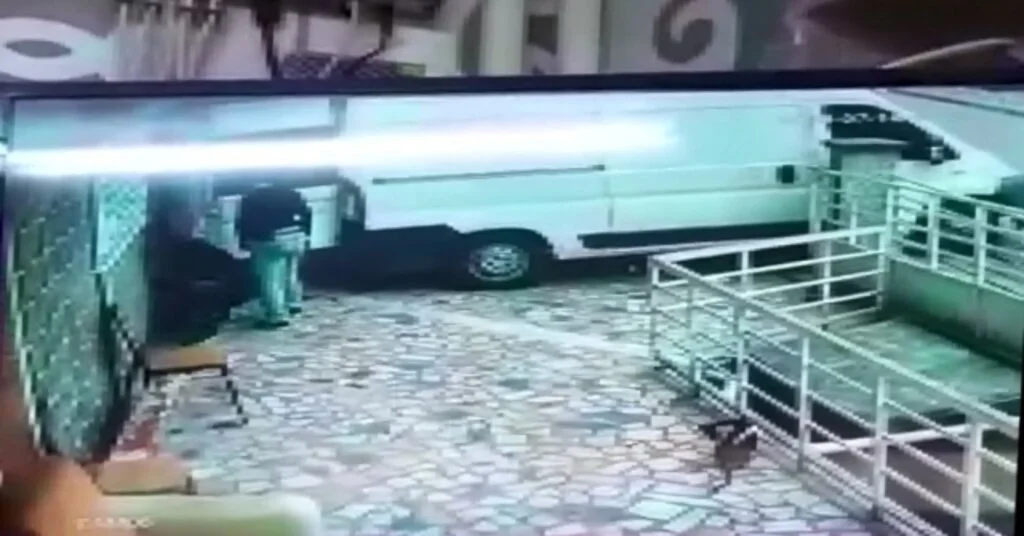 (Özel) Ticari Araçla Hırsızlığa Geldiler Alarm Çalınca Hızla Kaçtılar