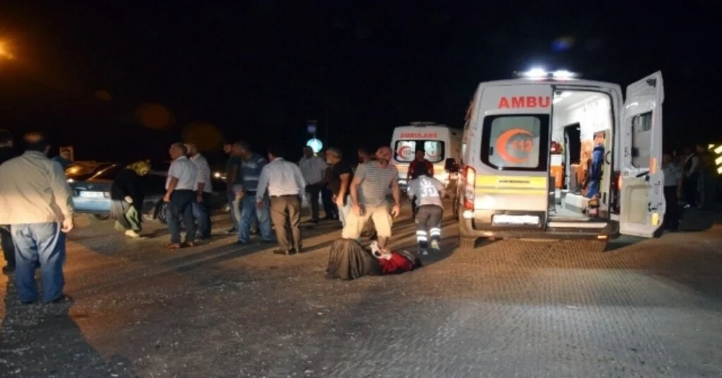 Panelvan İle Otomobil Çarpıştı: 2Si Ağır 5 Yaralı