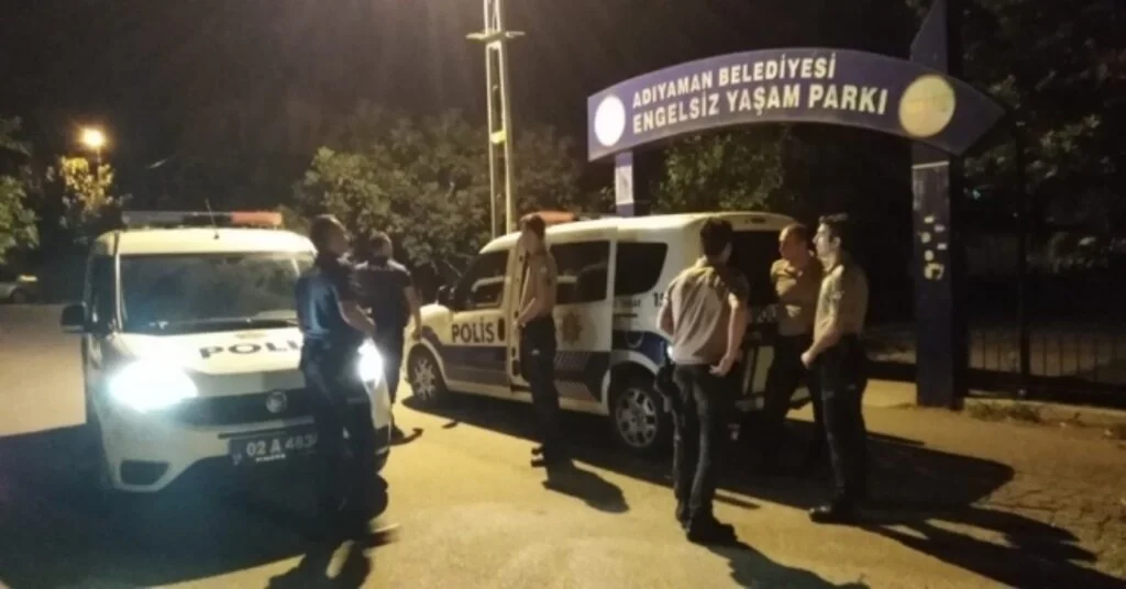 Parktaki Şüpheli Şahıslar Tek Tek Kontrol Edildi