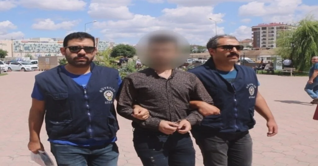 Polise Hakaret Eden Genç Hakim Karşısında