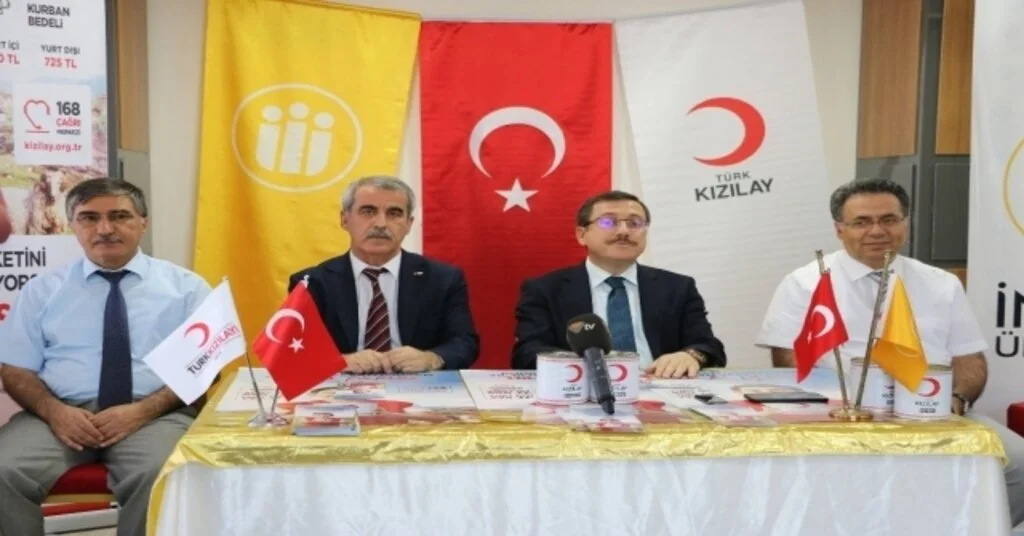 Rektör Kızılay, Kızılaya Kurban Bağışında Bulundu