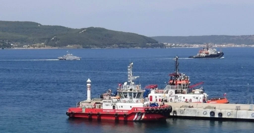 Rus Arama Kurtarma Gemisi Çanakkale Boğazından Geçti